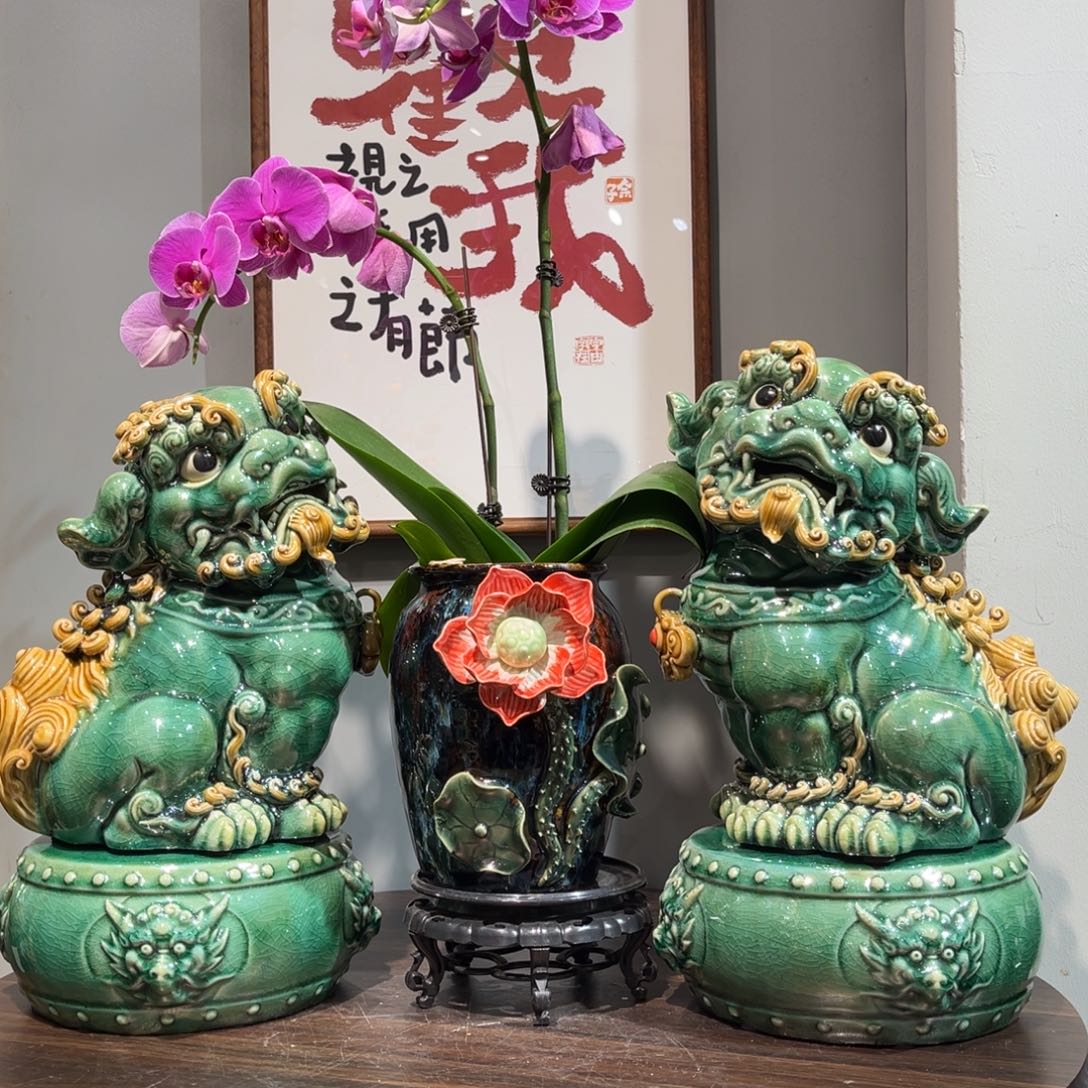 w***n陶瓷狮子一对带鼓送花瓶