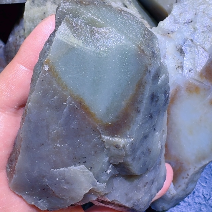 和田玉未镶嵌珠宝半成品