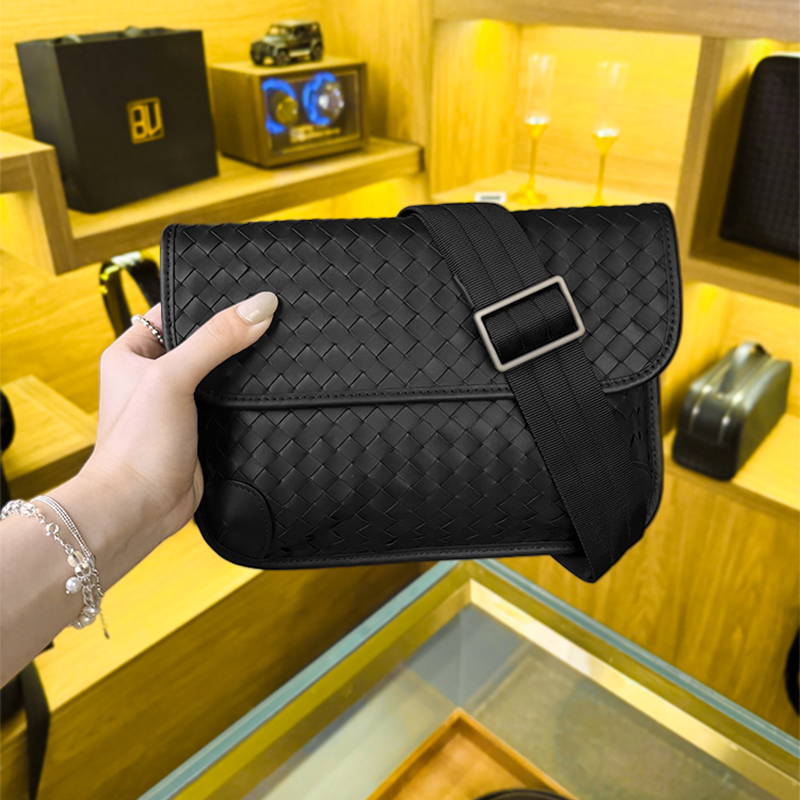 BV头层胎牛皮纯手工编织单肩包斜挎包邮差包休闲时尚百搭轻奢