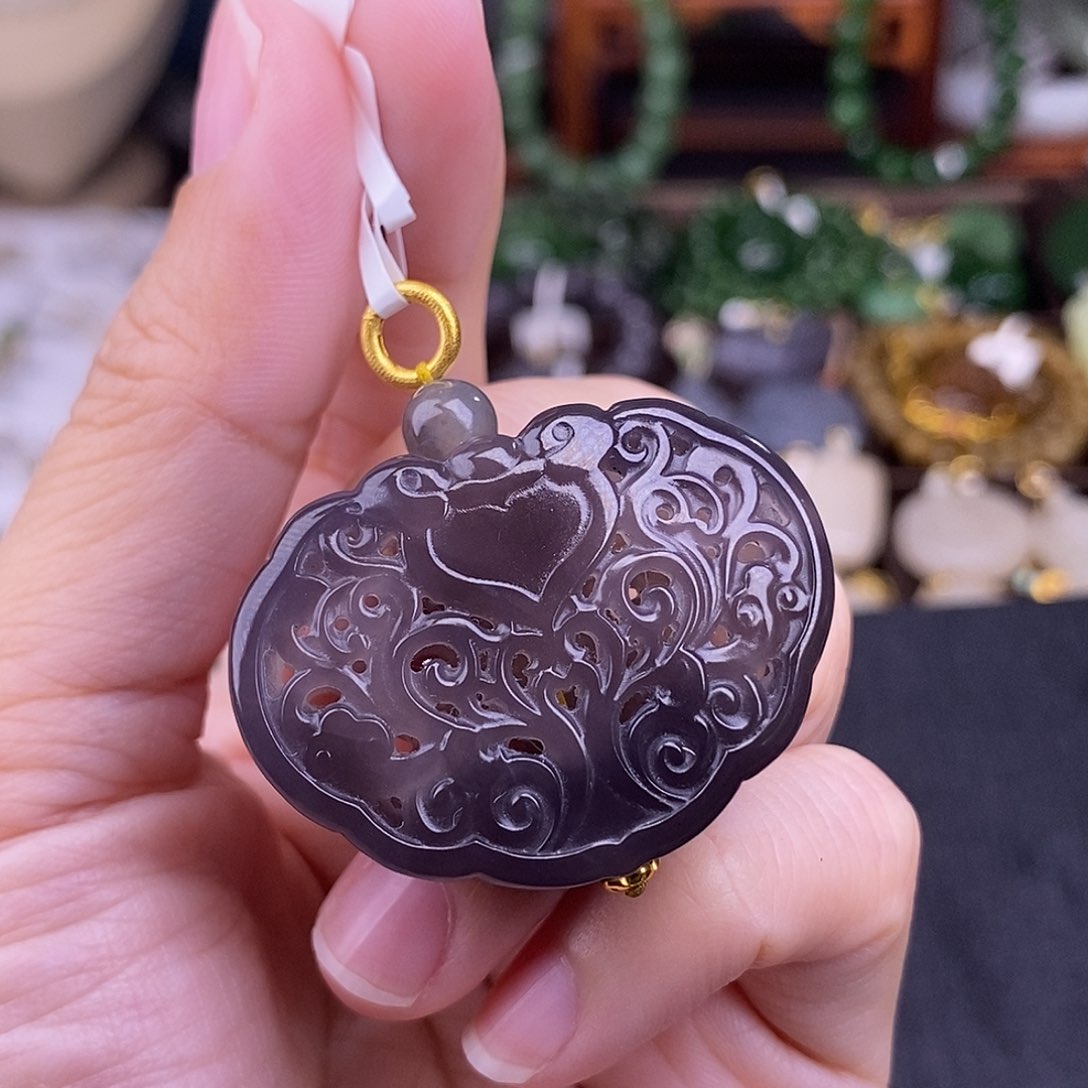 和田玉浓烟紫老料18.K金香囊清货价未镶嵌