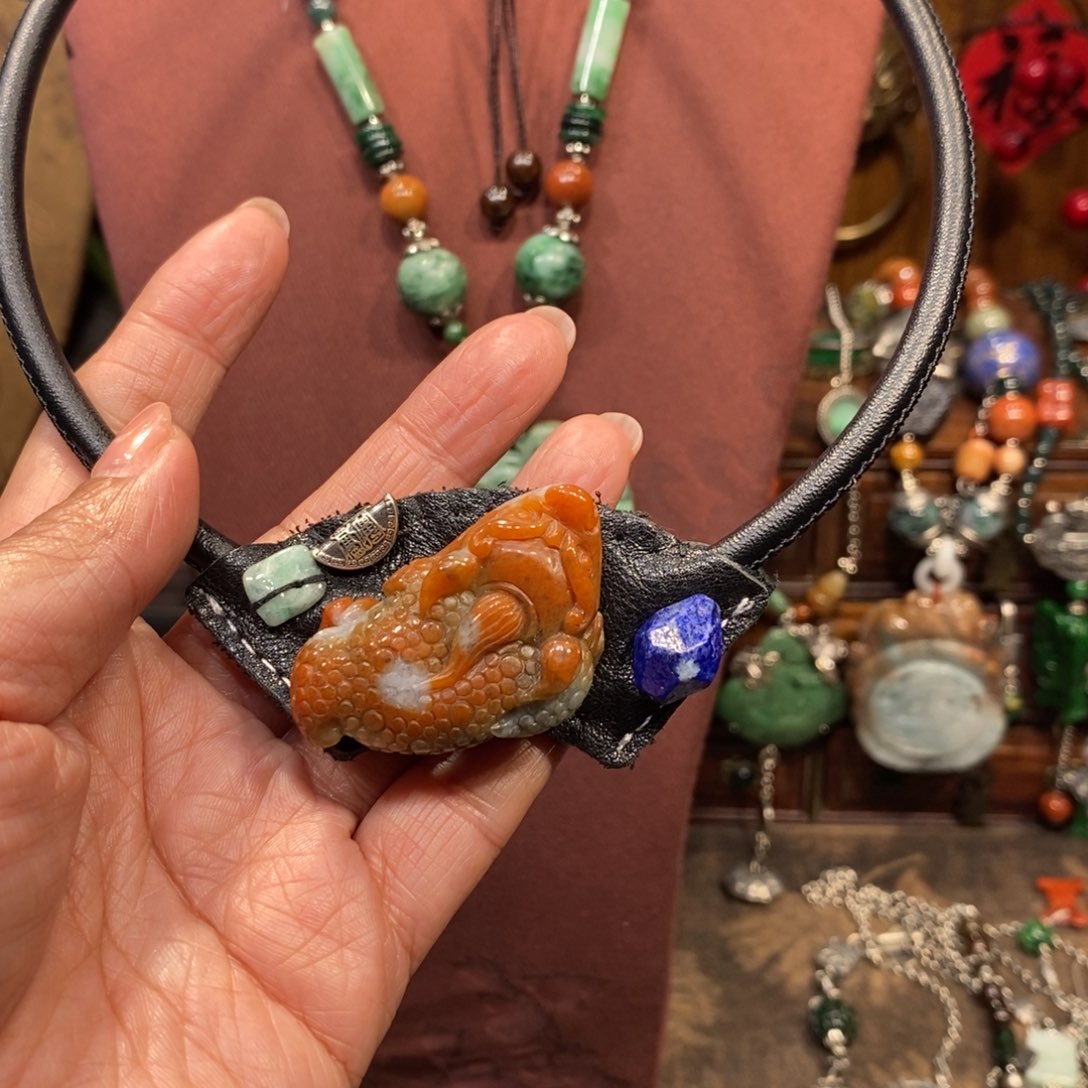 翡翠吊坠(赠链)未镶嵌