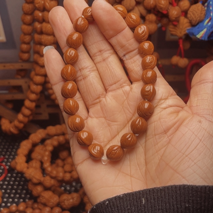 木质类龙纹桃枭挂件