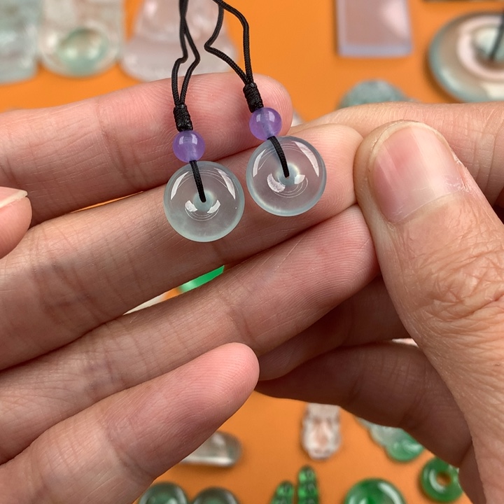 翡翠挂件未镶嵌…..