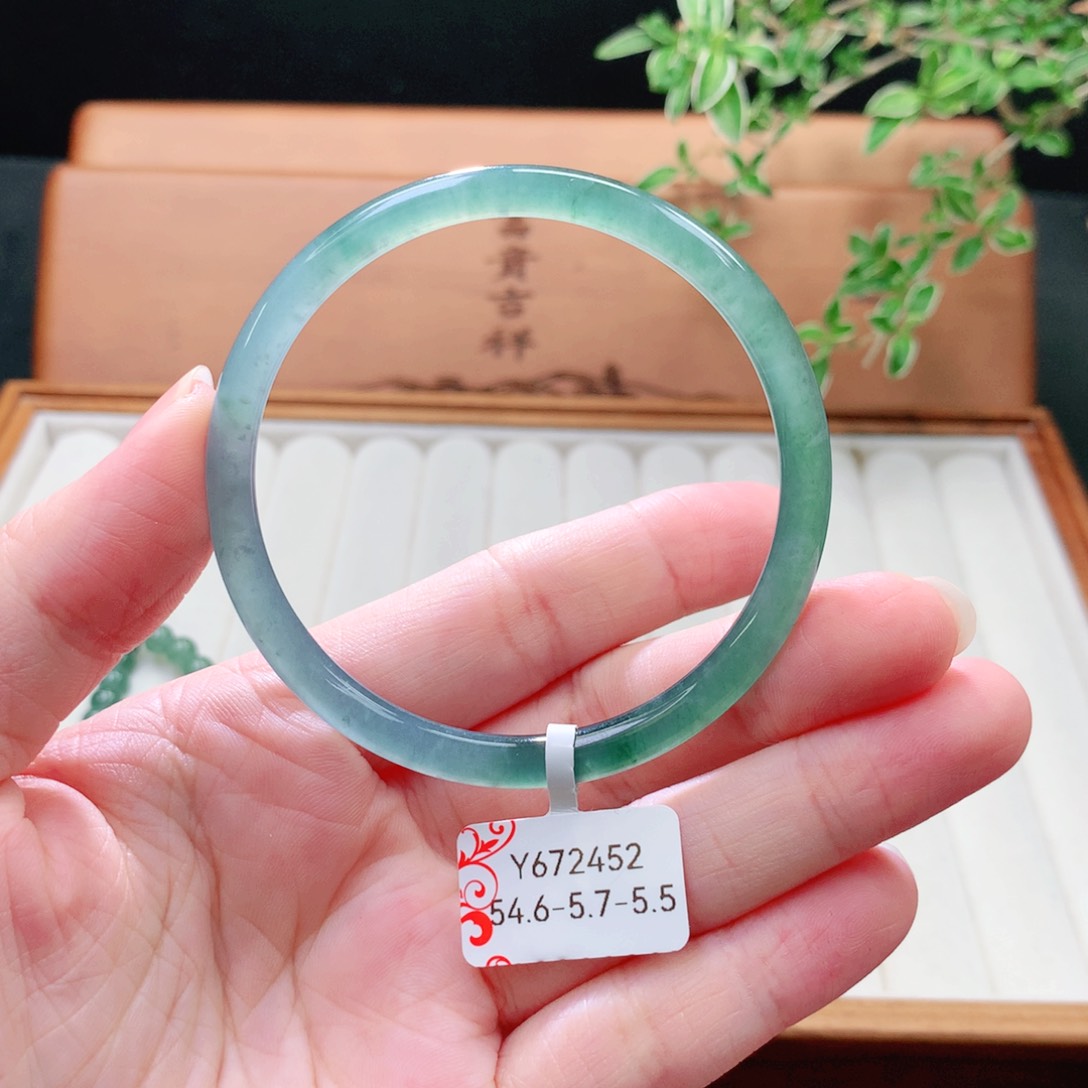 未镶嵌手镯（圆镯）翡翠