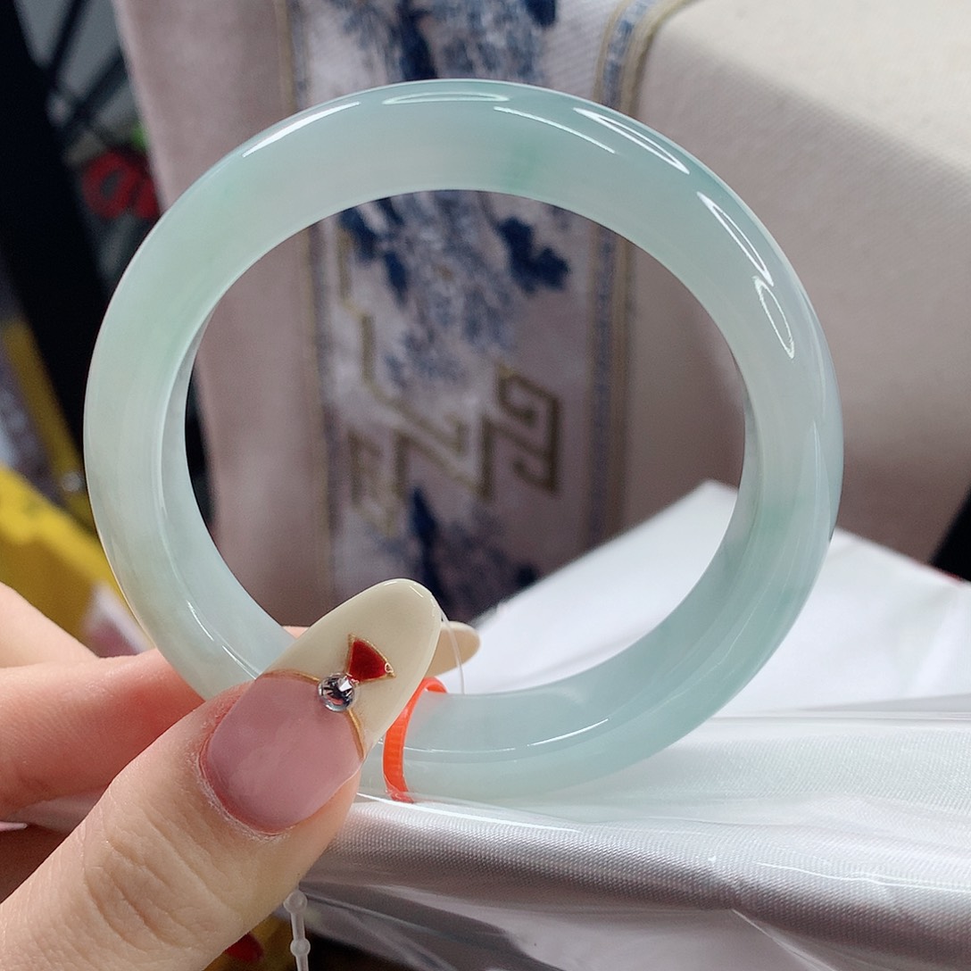 翡翠手镯未镶嵌54.7圈口