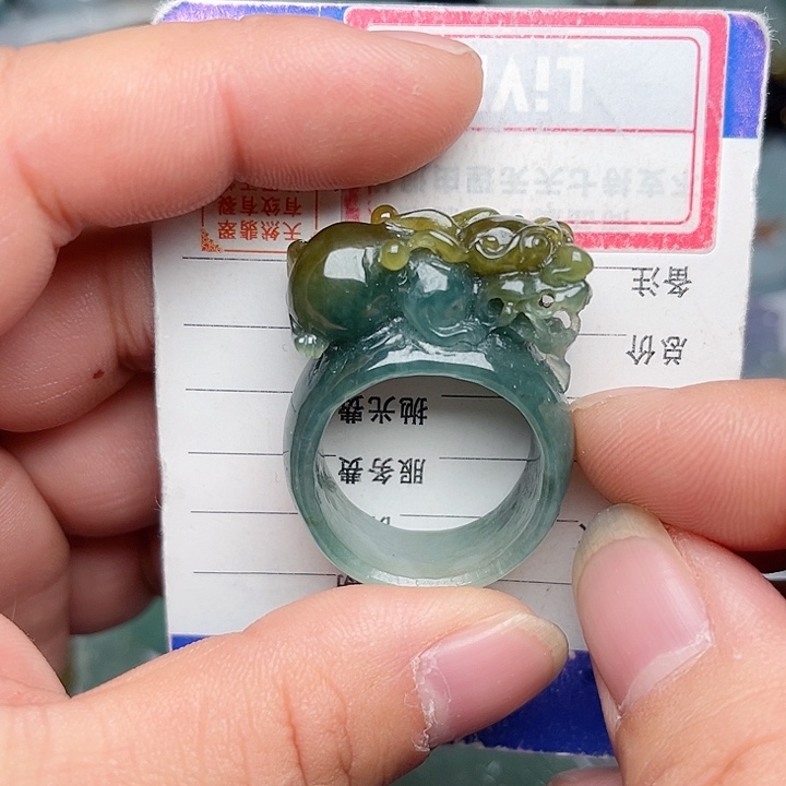 翡翠颈饰未镶嵌貔貅扳指