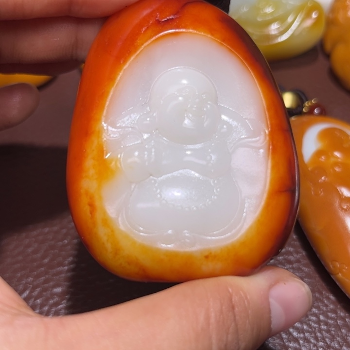 亮***）和田玉未镶嵌颈饰