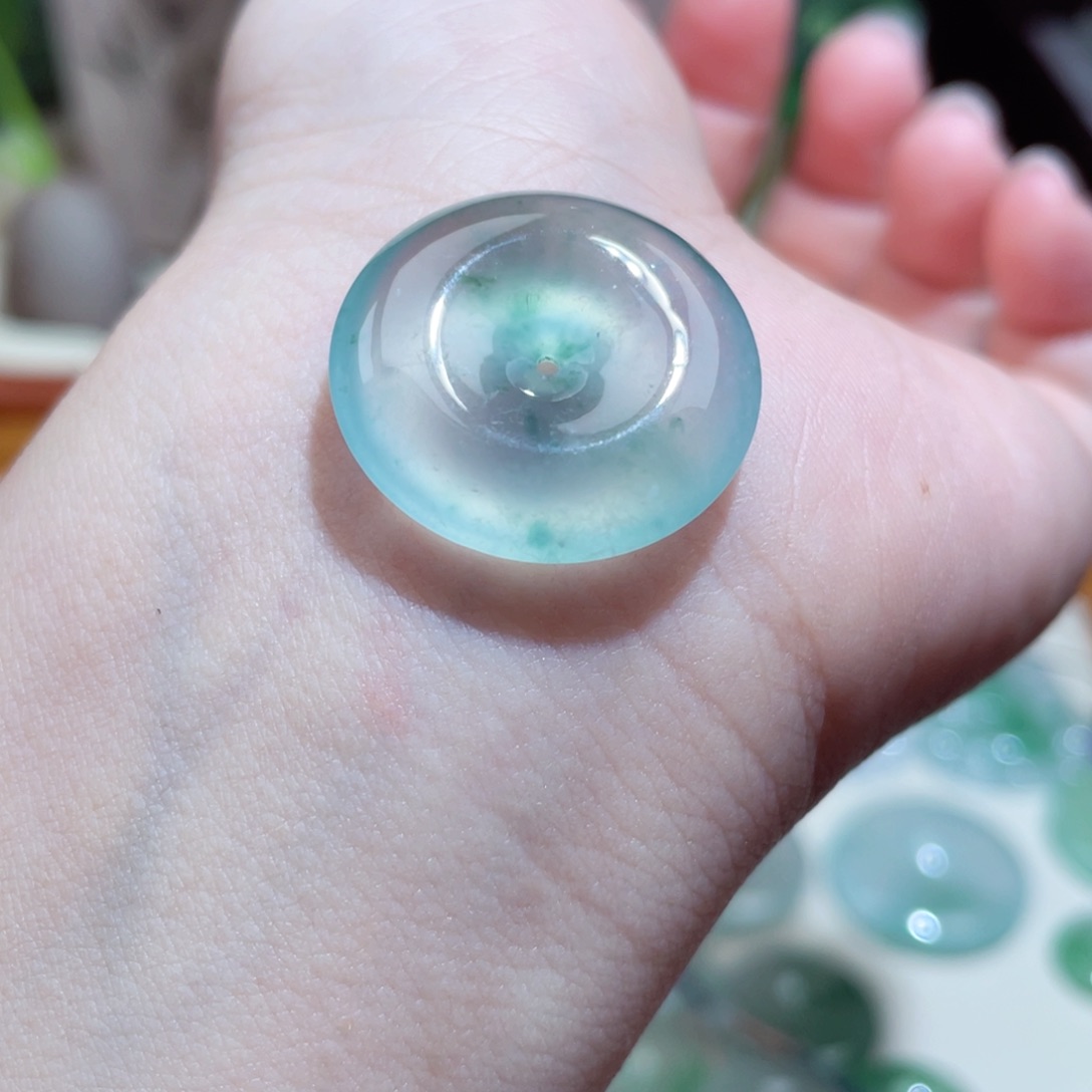 翡翠颈饰未镶嵌平安扣