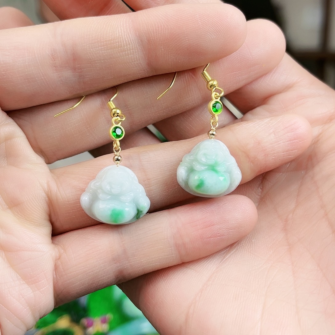 翡翠颈饰未镶嵌耳饰