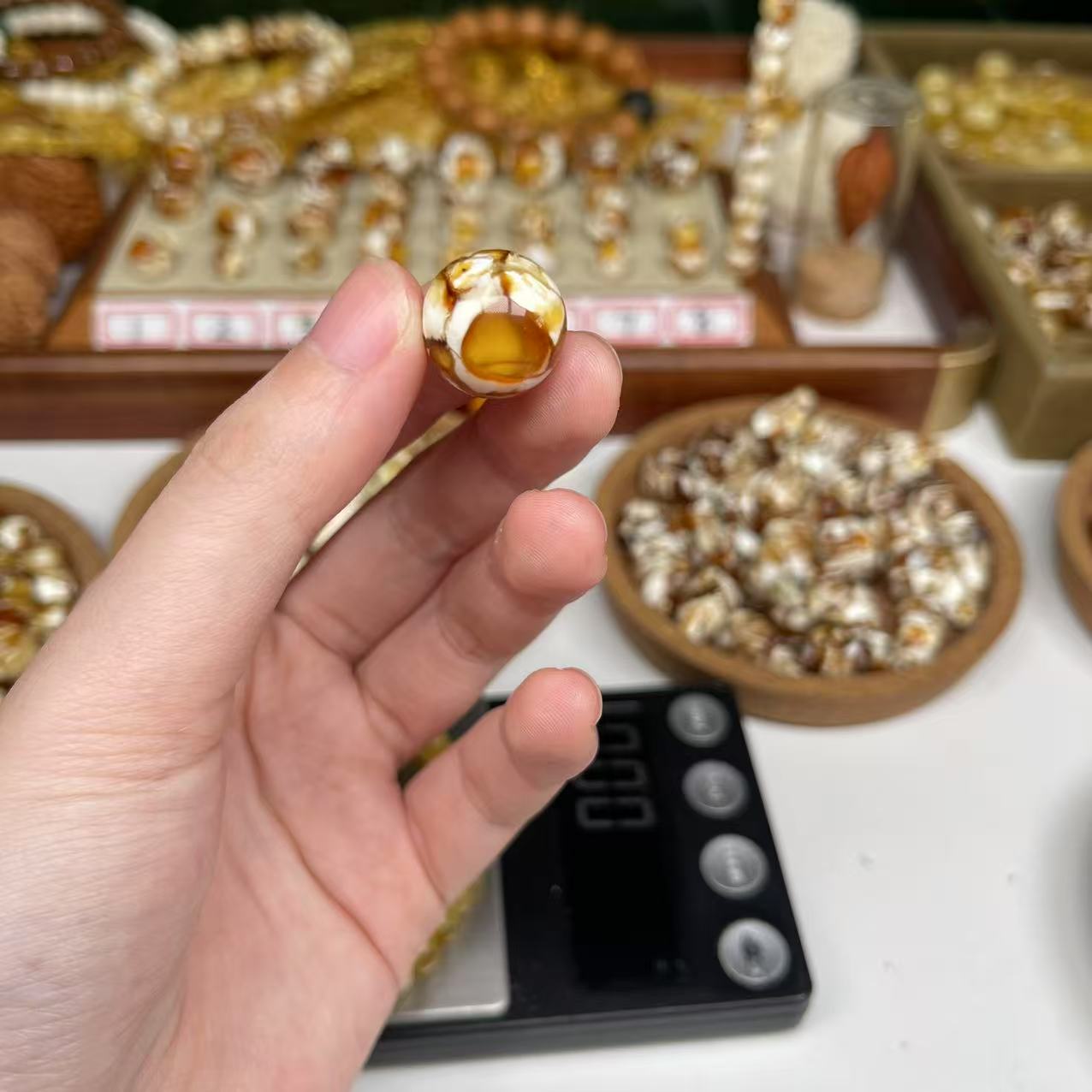 沁色蜜蜡白花圆珠一物一图尺寸15.7mm搭配手串好看9178号