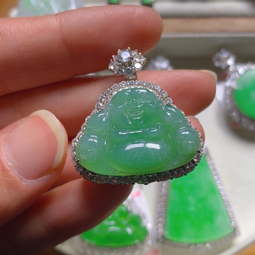 翡翠颈饰银S925镶嵌佛公吊坠