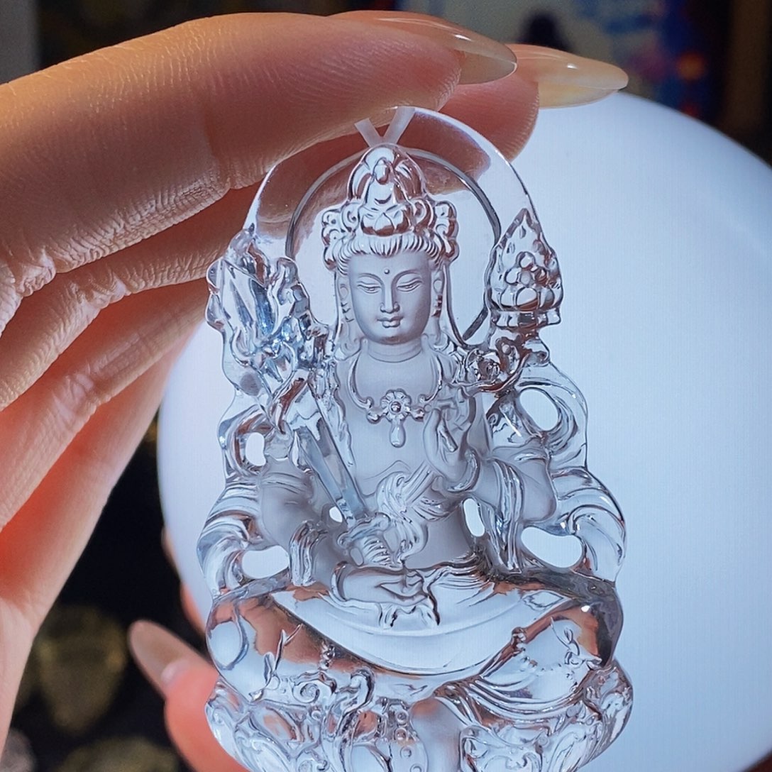 绿***山颈饰水晶未镶嵌吊坠