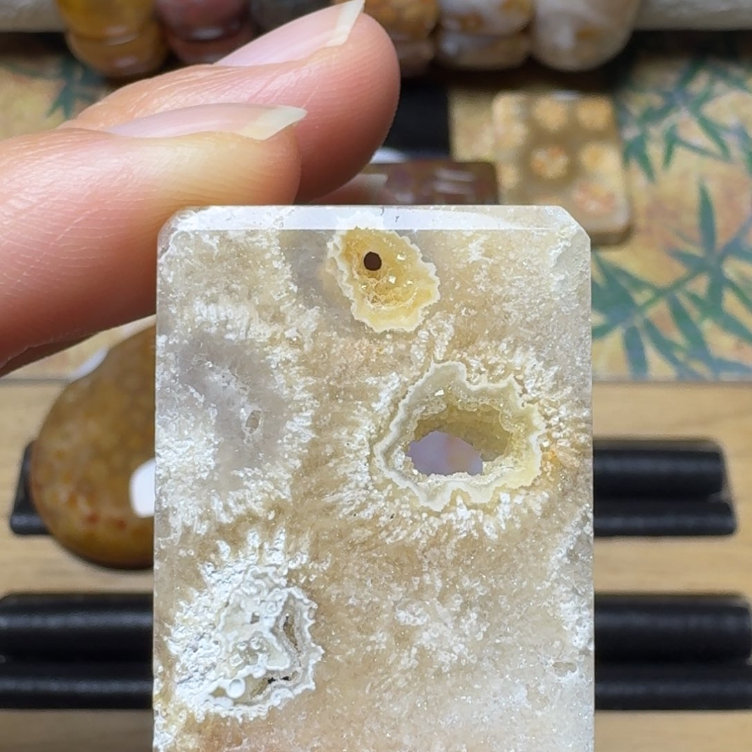 石英质玉未镶嵌爆闪晶洞