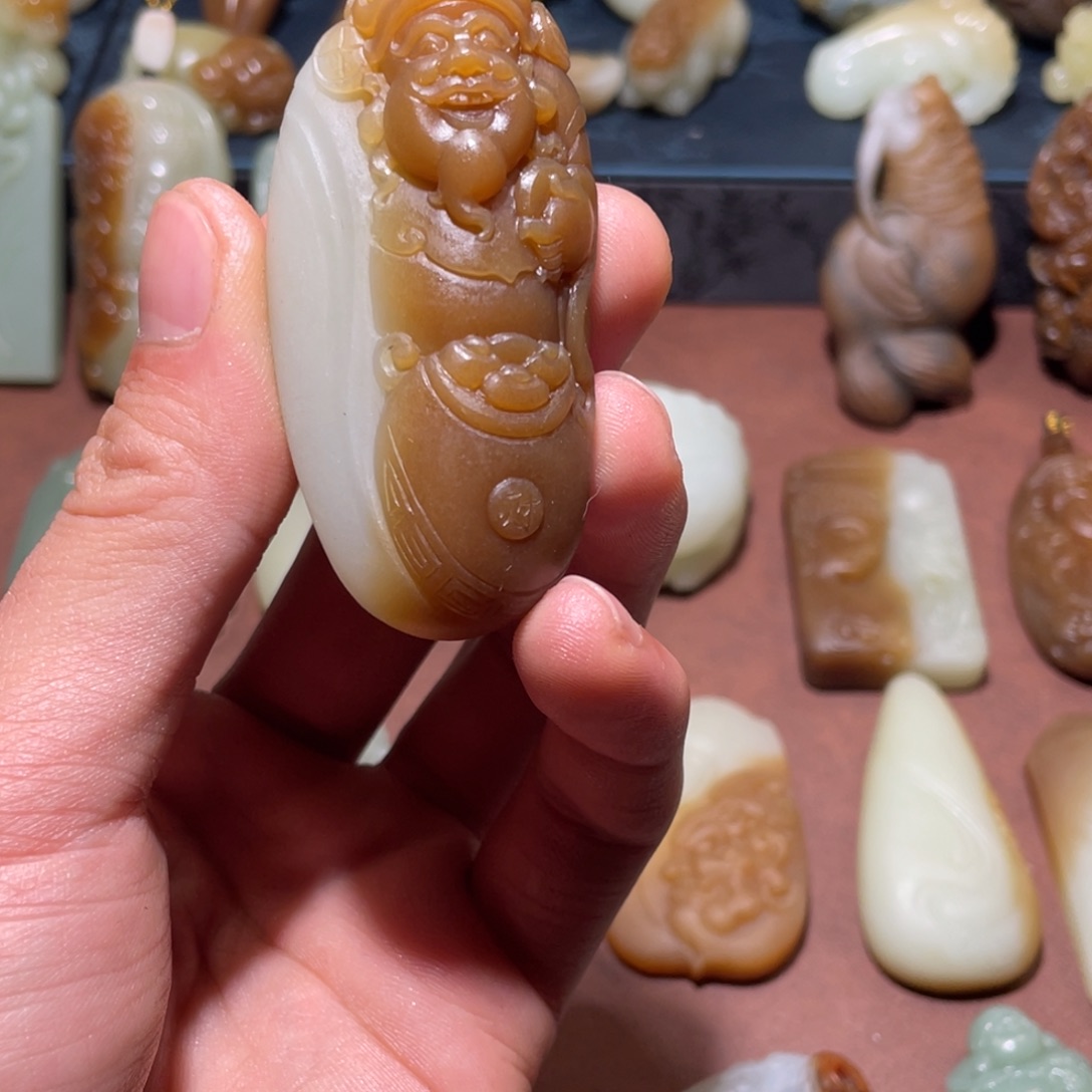 武***玲和田玉未镶嵌挂件