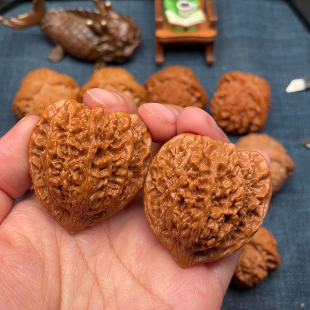 文玩核桃把件41凹底高尖满天星全品