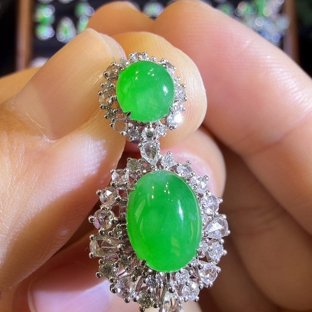 翡翠吊坠(赠链)18K金镶嵌高冰满绿双蛋面