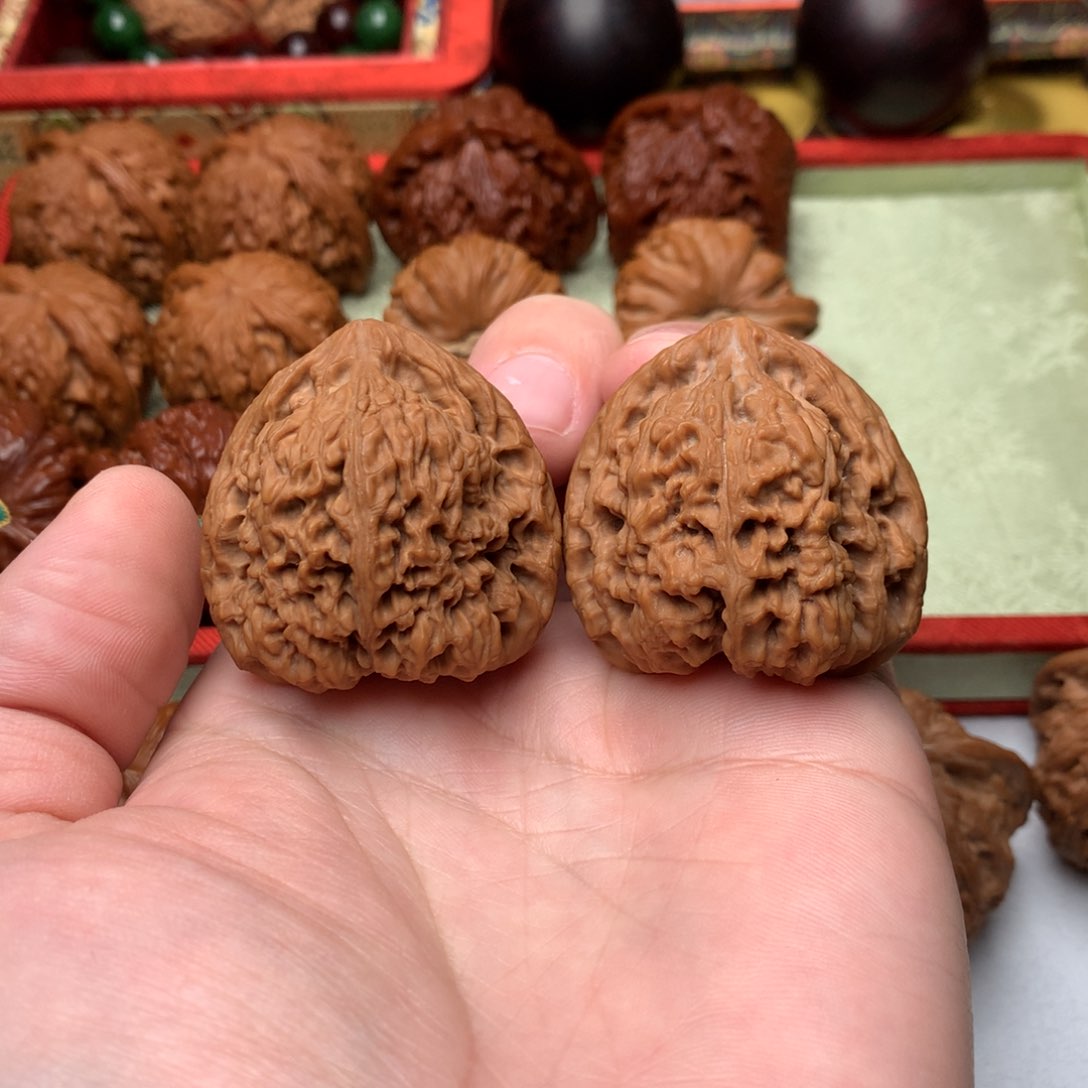 文玩核桃把件40尺三角南疆石狮子头