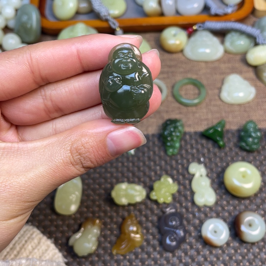 和田玉颈饰未镶嵌