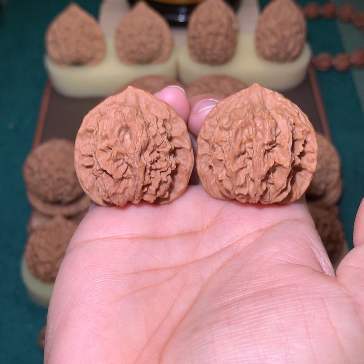 核桃文玩核桃把件龙血马蹄