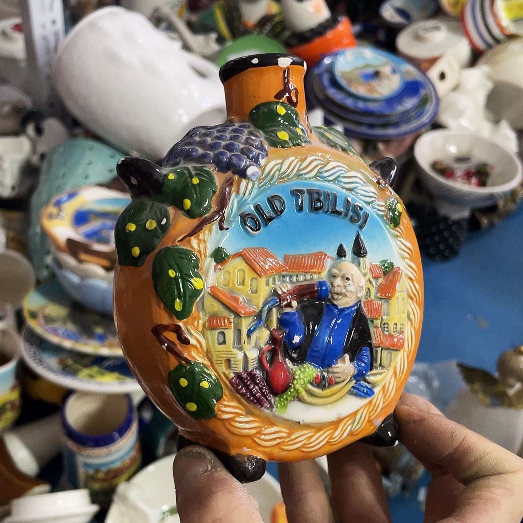 摆件   磕碰。 封釉。       