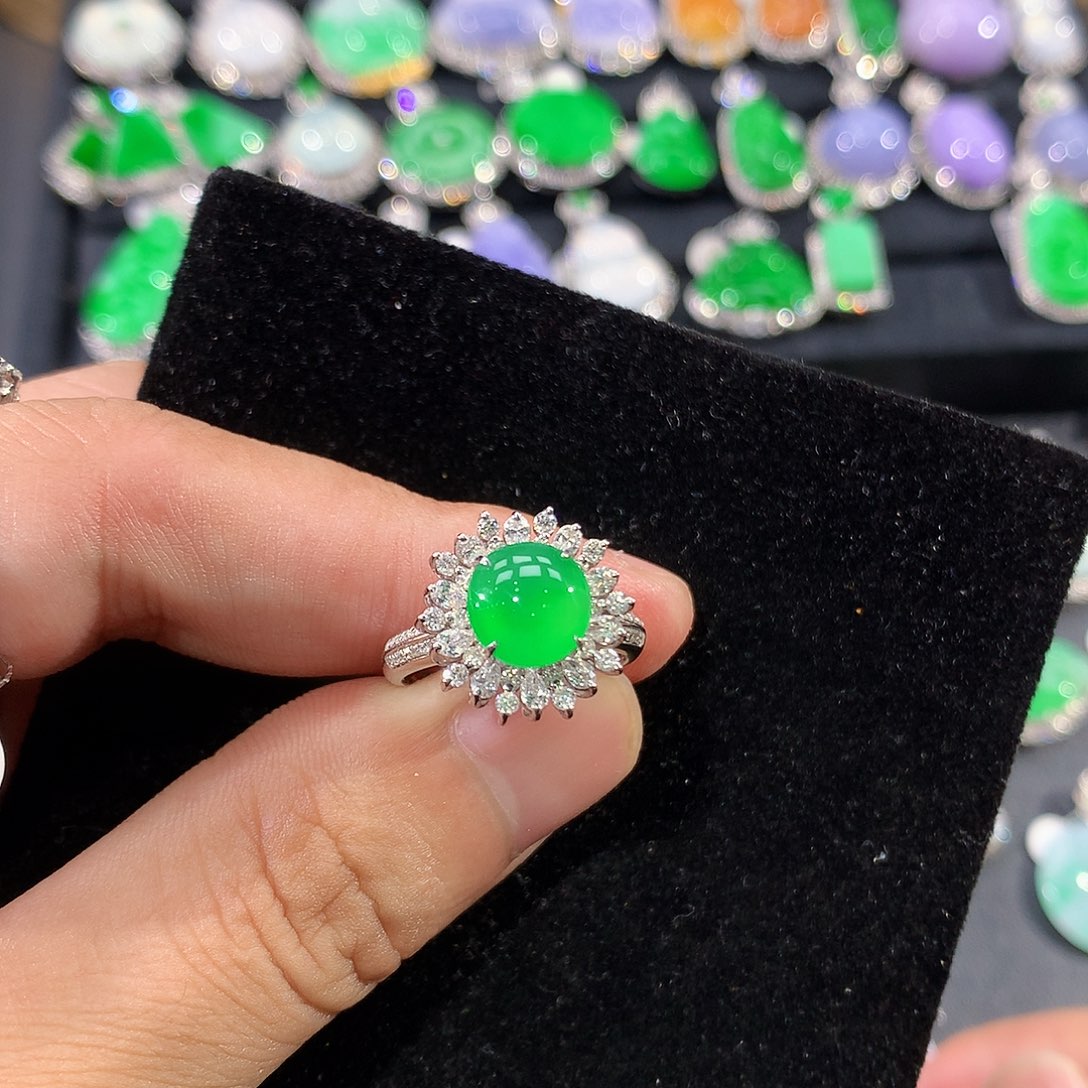 翡翠18K金镶嵌戒指