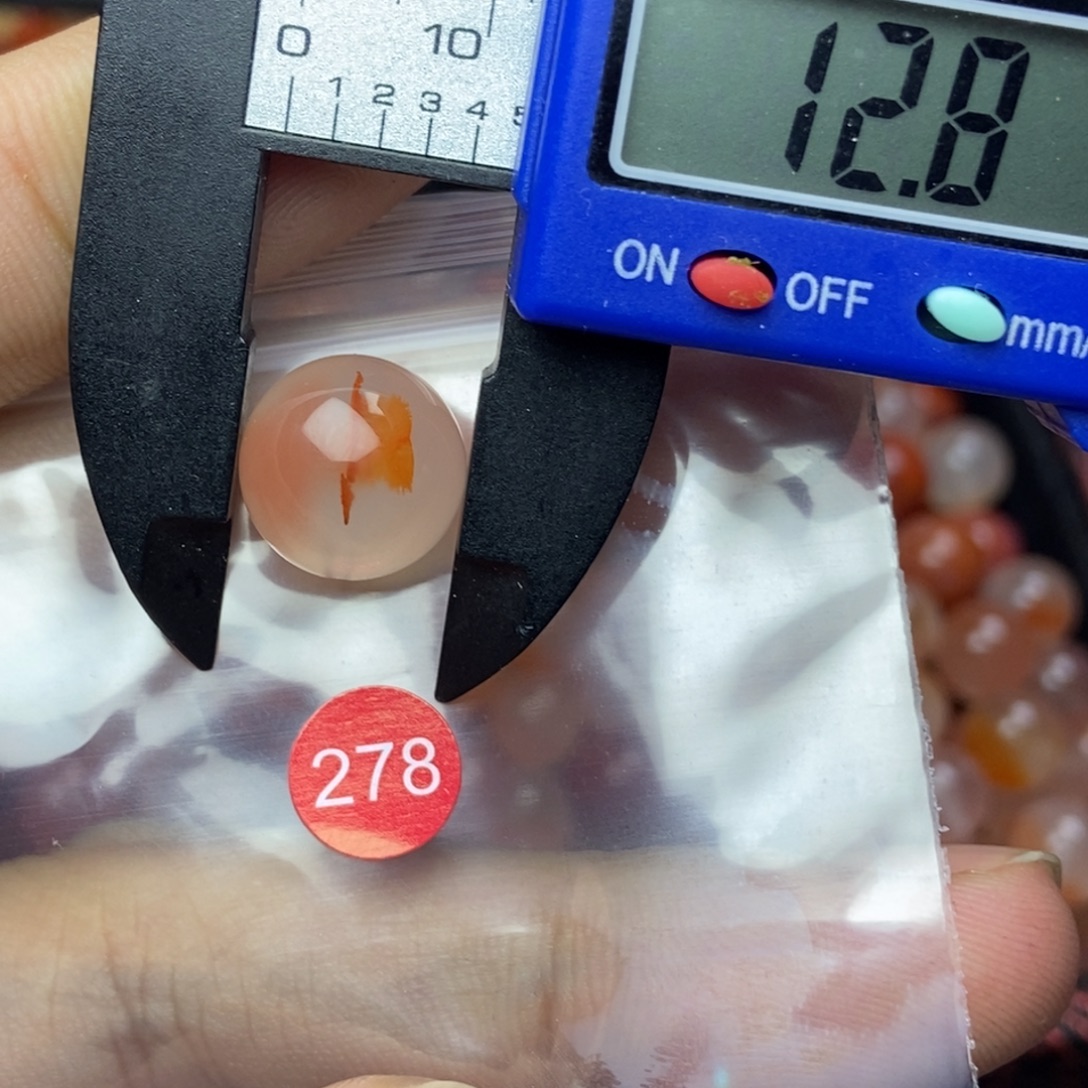 南红玛瑙未镶嵌有瑕疵