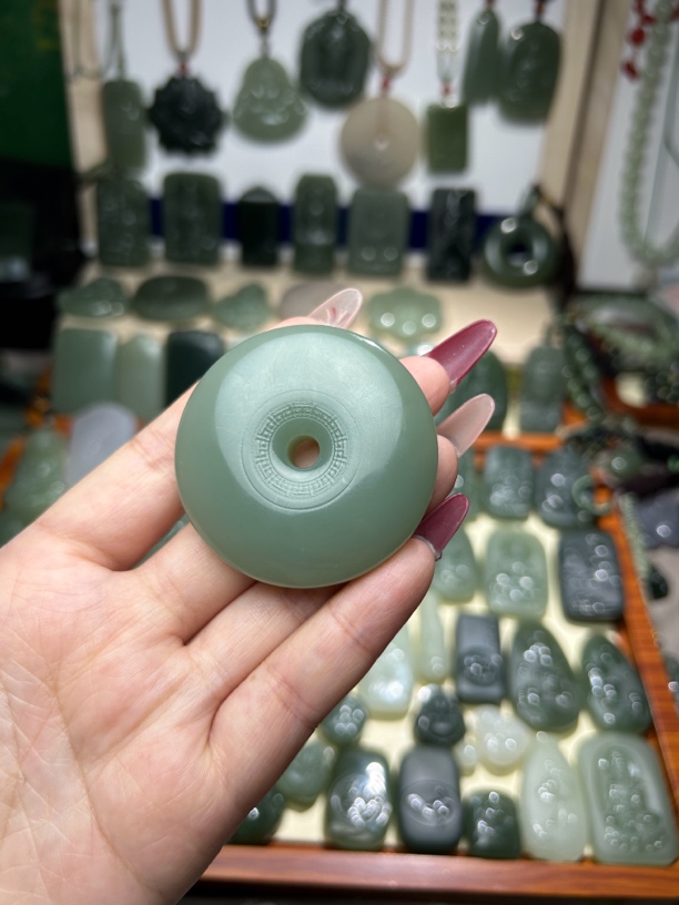 天然和田玉老坑青海料蓝调晴水扣时尚精美雕刻