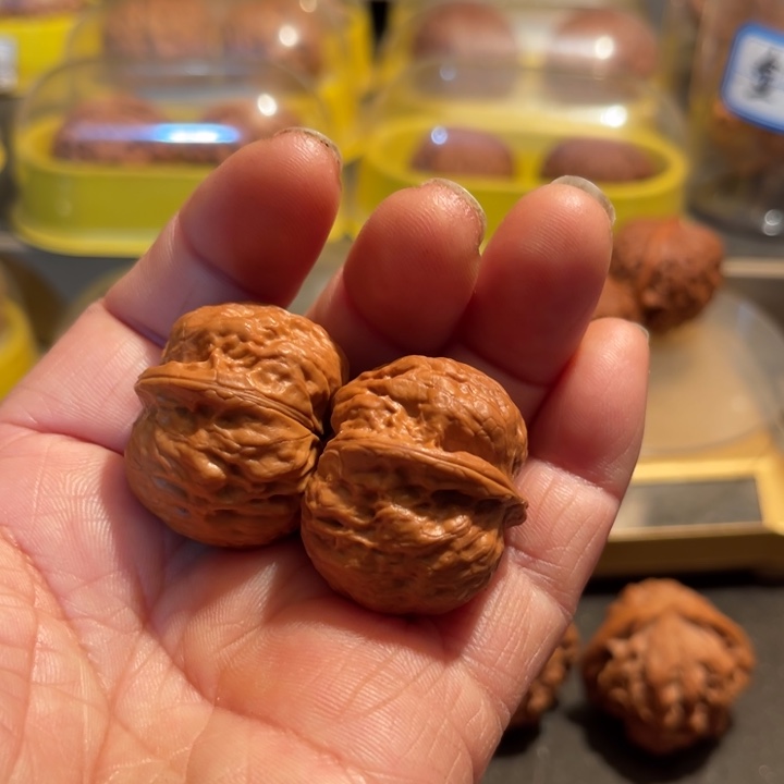 文玩核桃把件纯野生小元宝32