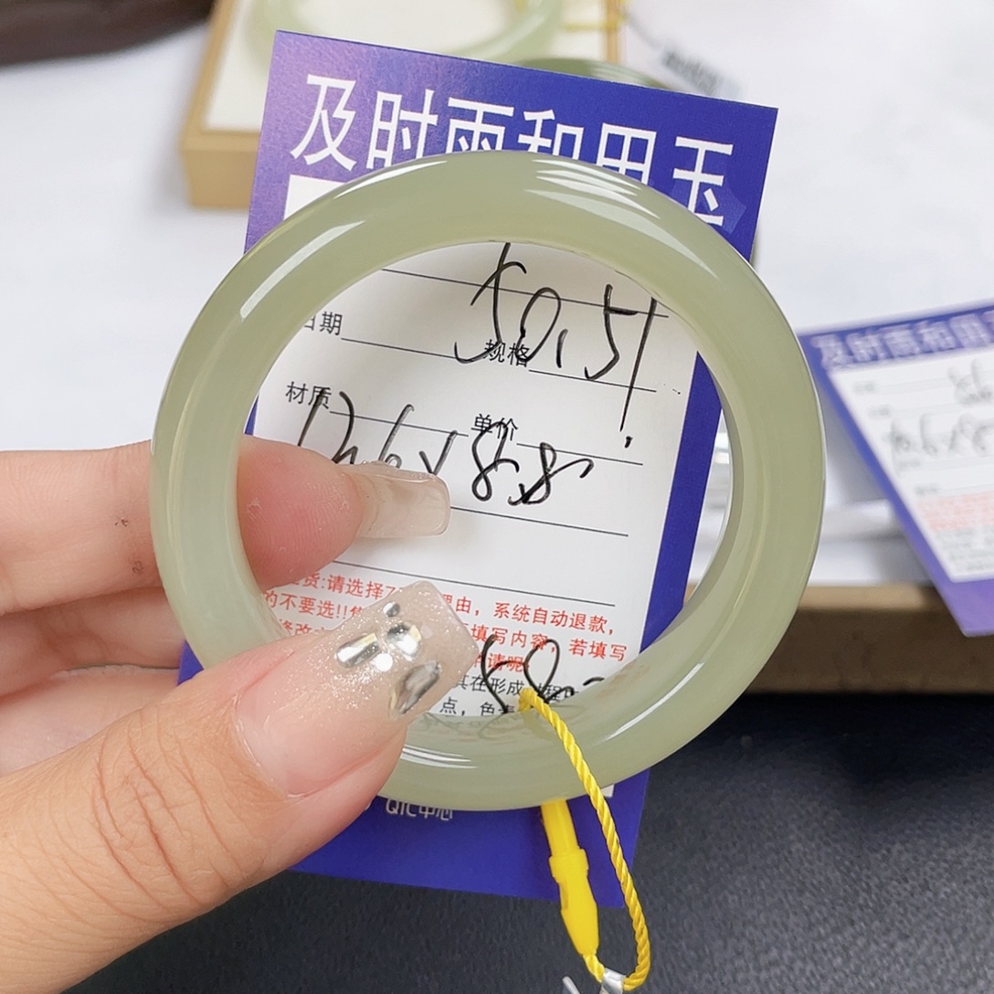 和田玉未镶嵌手镯