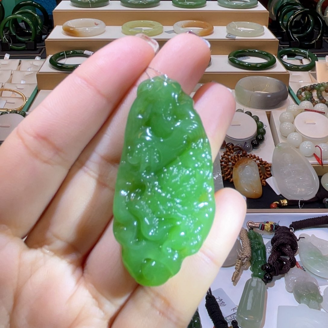 和田玉高品果绿吊坠未镶嵌