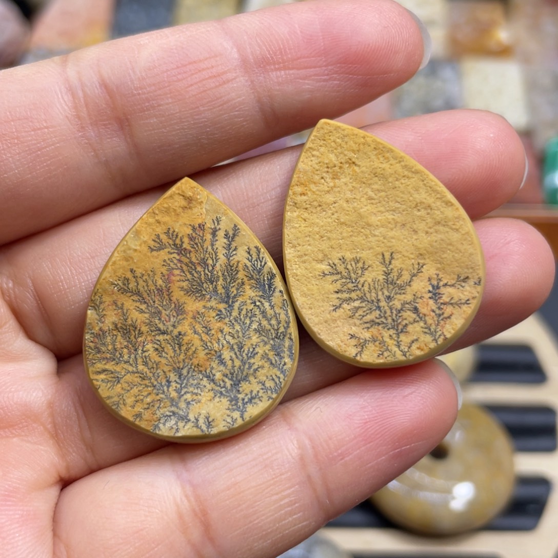 硅化玉未镶嵌颈饰一组88