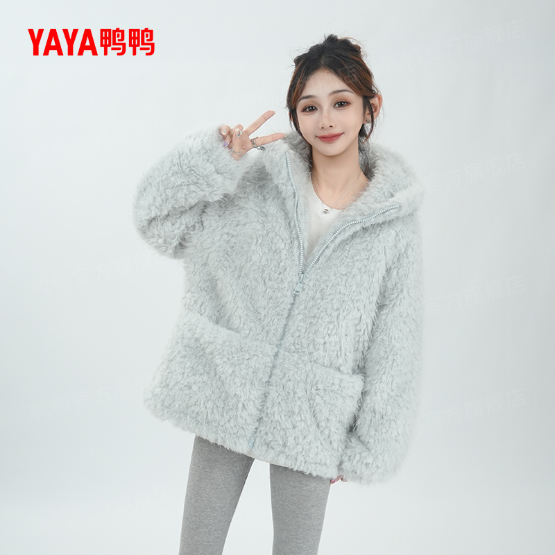 YAYA/鸭鸭女短款秋冬氛围感穿搭长毛金丝绒外套时尚女士外穿连帽