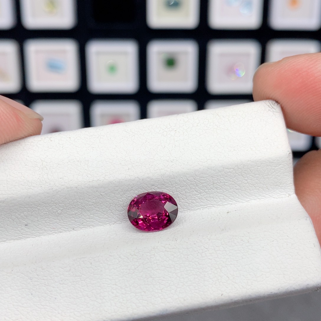 石榴石裸石未镶嵌2.19克拉