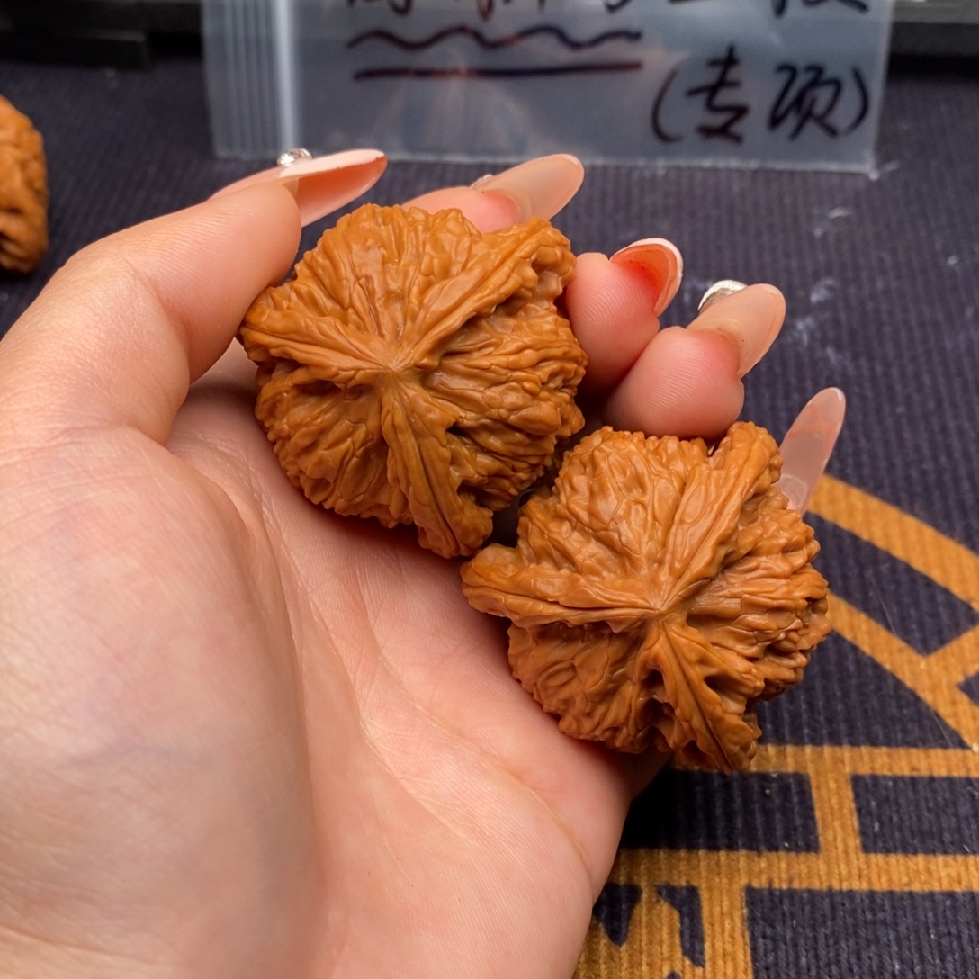 Z***吊坠文玩核桃白狮子