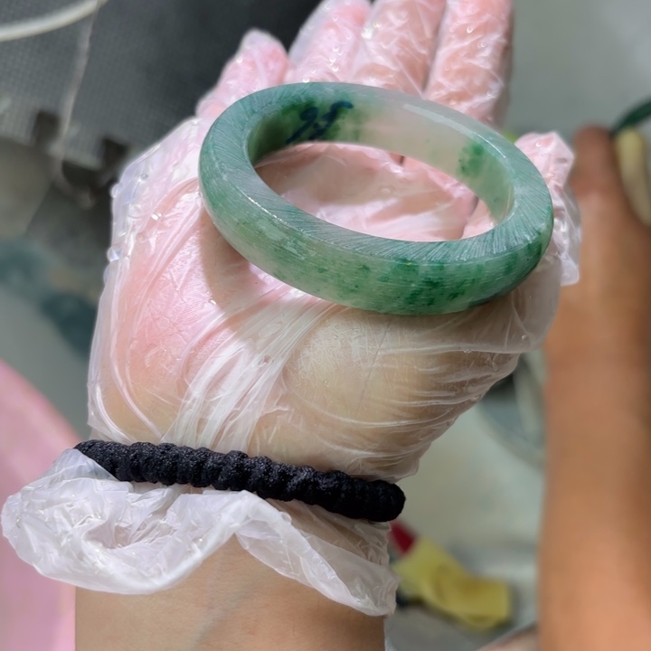 石英质玉手镯未镶嵌仨*镚定制