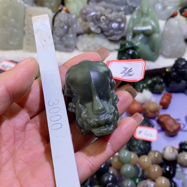 和田玉边角料未镶嵌