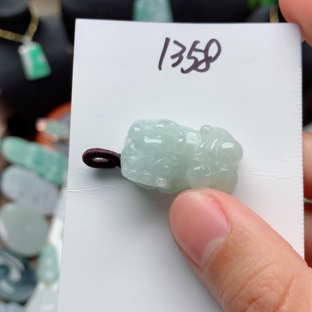 翡翠颈饰未镶嵌吊坠