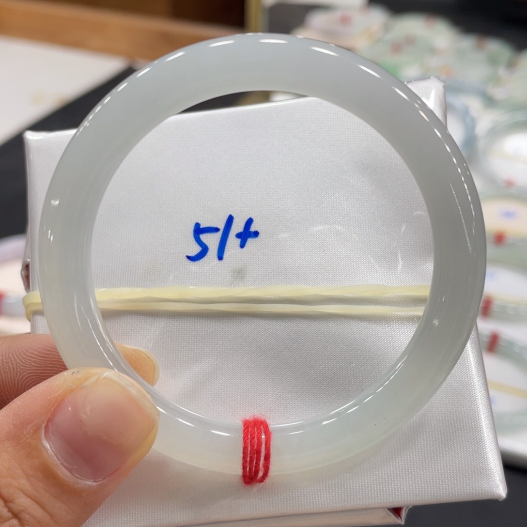 翡翠未镶嵌手镯52圆