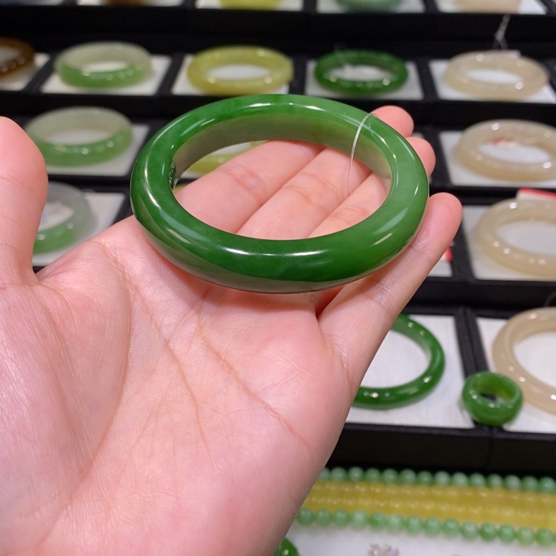 和田玉（碧玉）未镶嵌手镯