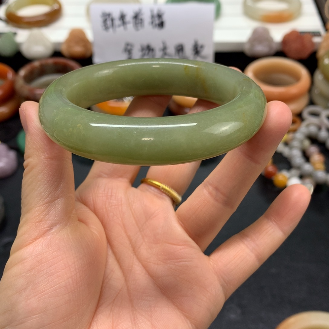 石英质玉手镯未镶嵌