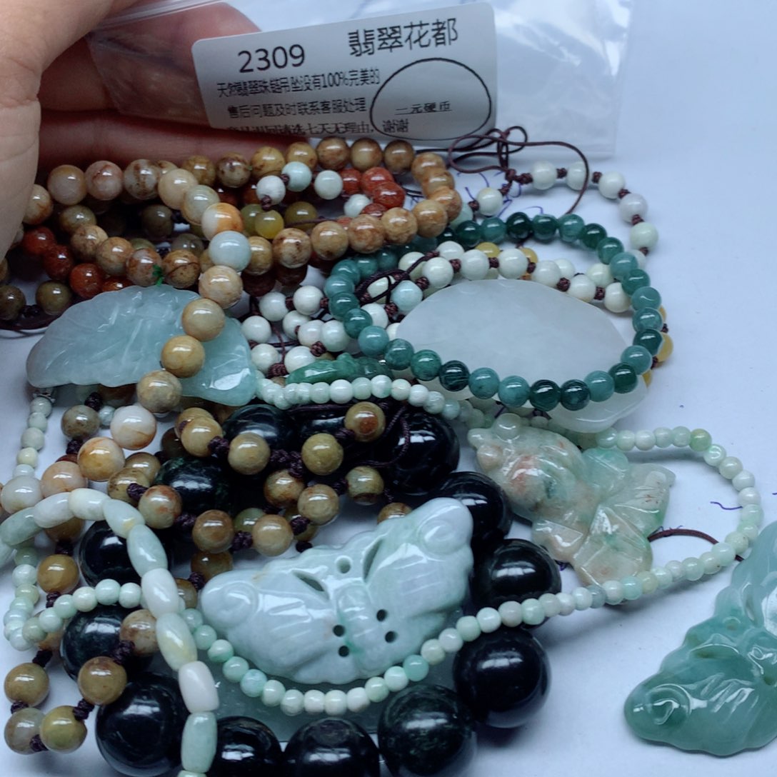 翡翠颈饰未镶嵌翡翠