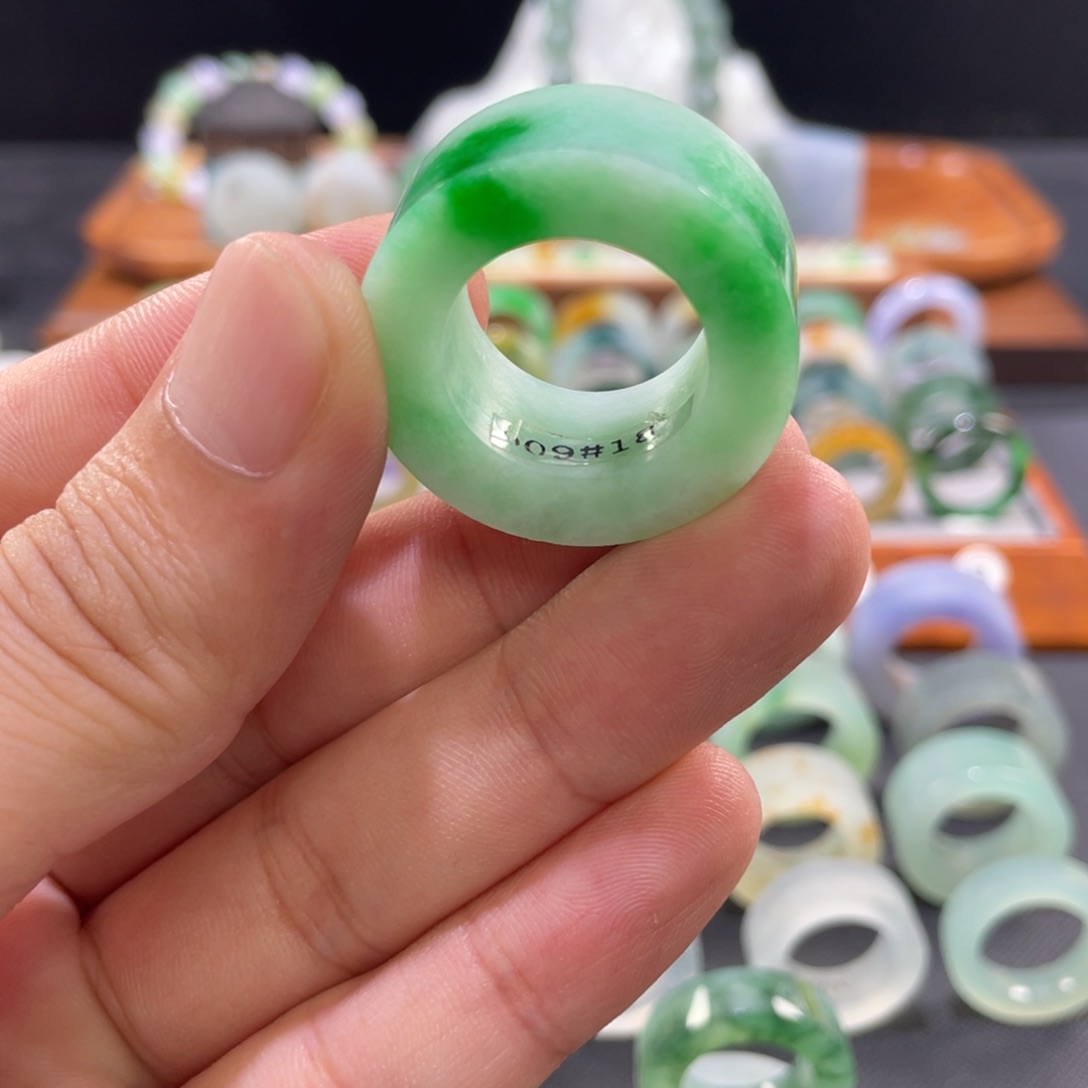 定制翡翠未镶嵌栋***）翡翠