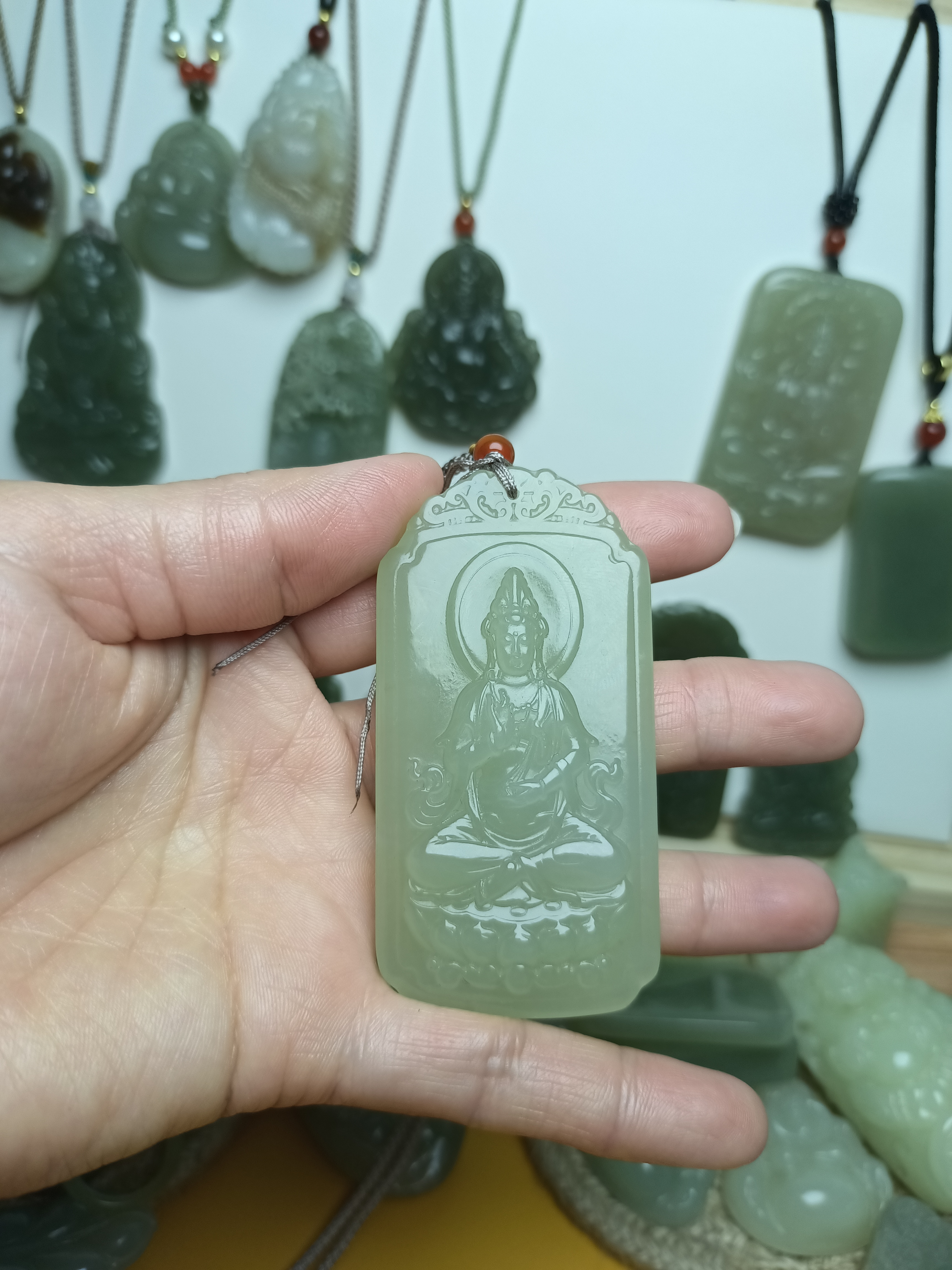 精品时尚和田玉吊牌