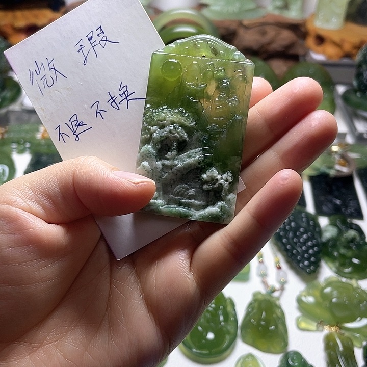 蛇纹石玉颈饰未镶嵌