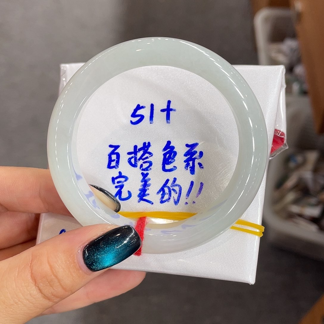 翡翠手镯未镶嵌怎**事缅甸天然翡翠