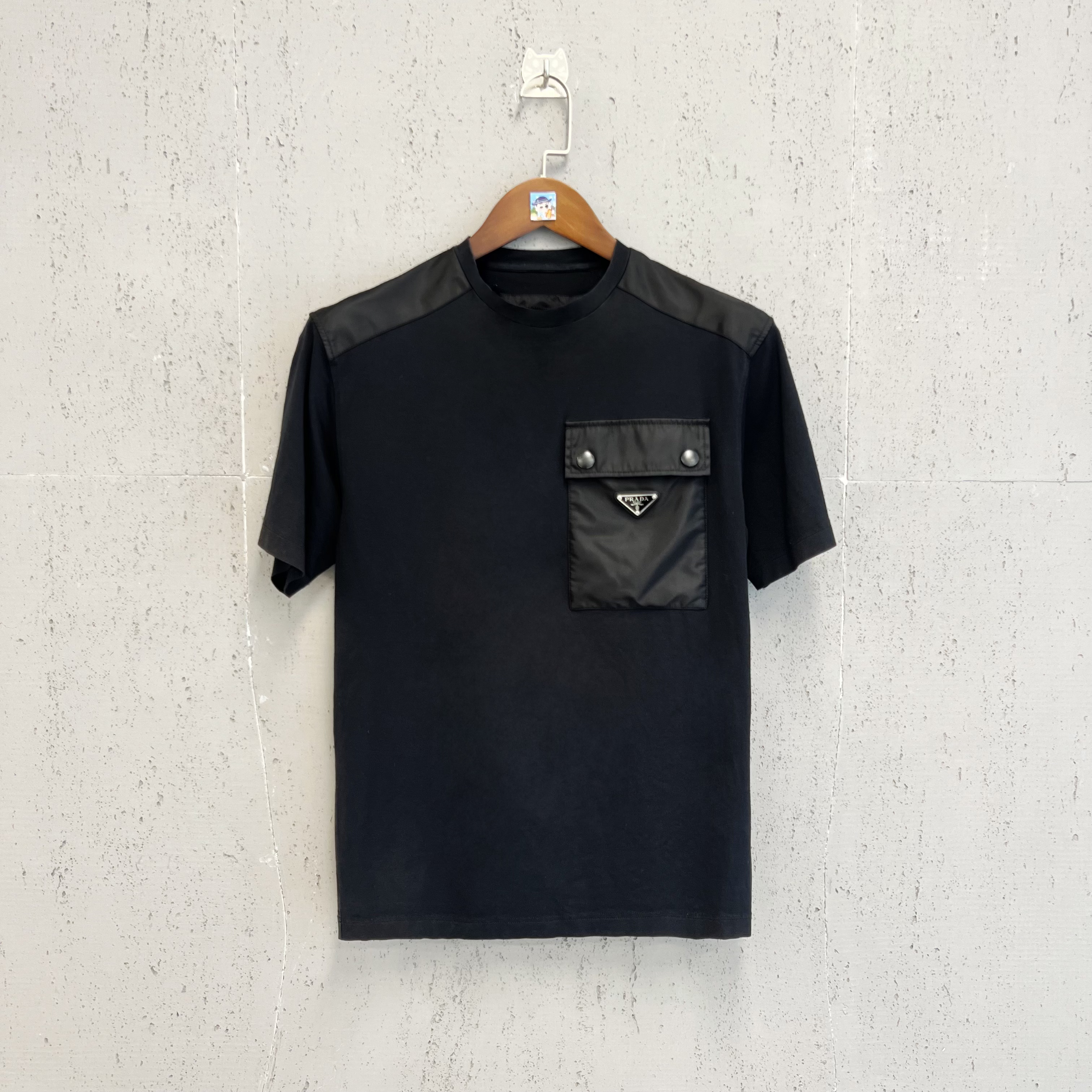 95新 Prada/普拉达 prada黑色尼龙口袋三角标短袖xs码