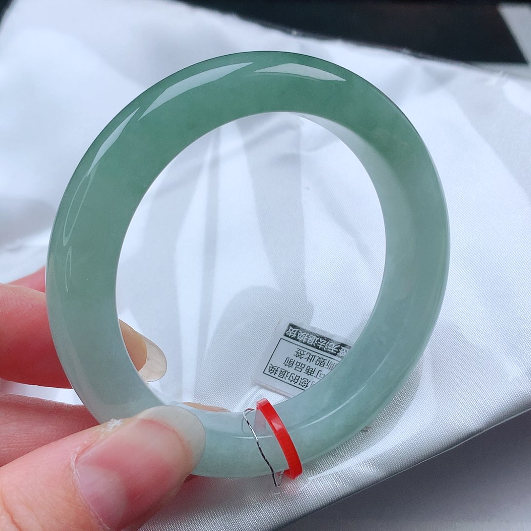 翡翠手镯未镶嵌53圈