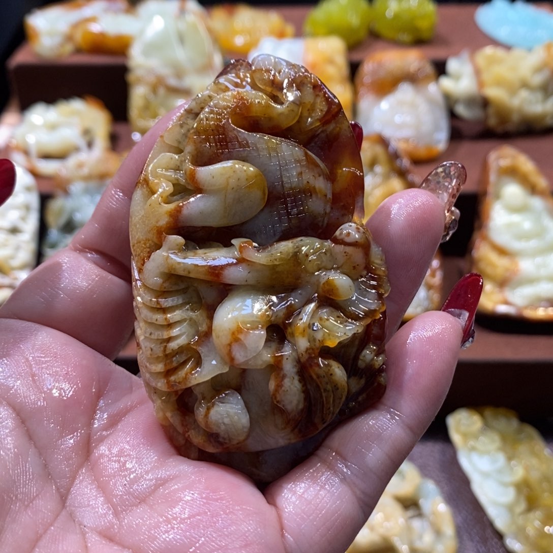 蛇纹石玉颈饰未镶嵌