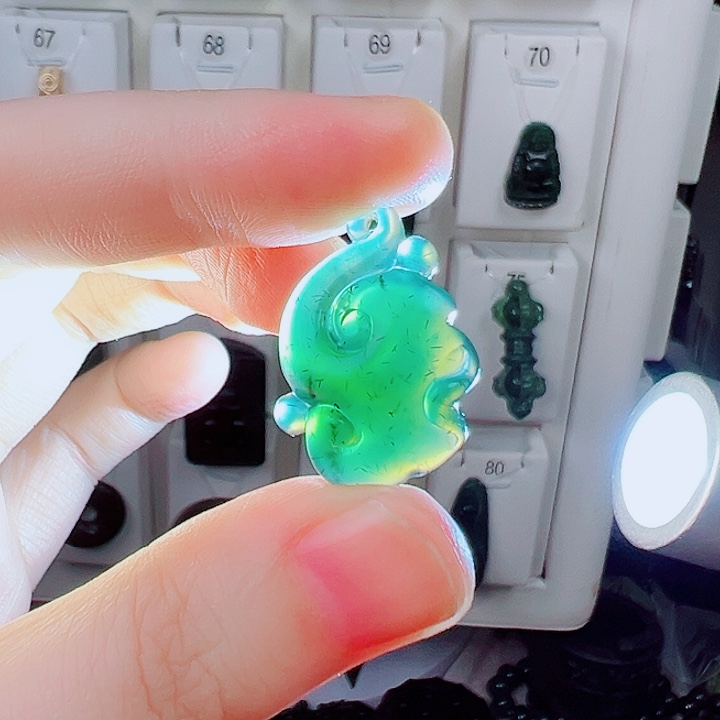 蛇纹石玉颈饰未镶嵌