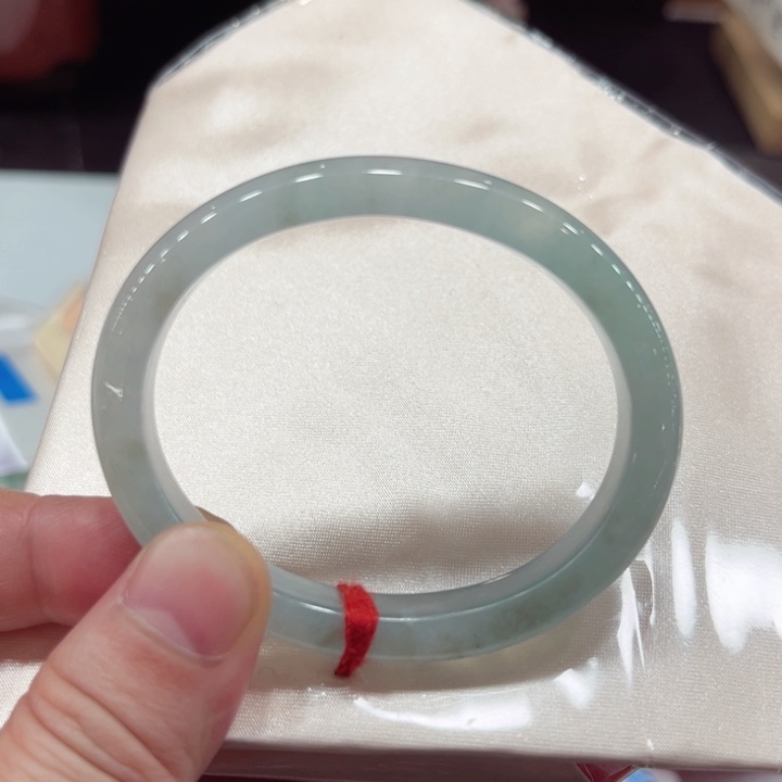 翡翠手镯未镶嵌51.6贵